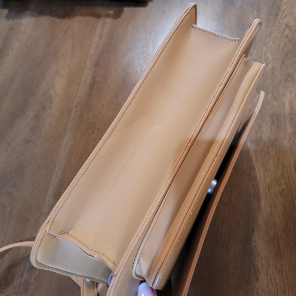 Pixie Mood Zoe Crossbody bag purse Honey color. Premium vegan leather Smoke free - Picture 11 of 12
